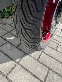 Honda Forza 125 r.v. 2024 najeto pouze 1600Km - 11