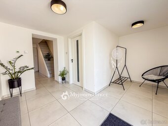 Prodej zerekonstruovaného rodinného domu 4+kk, 620 m2 - Velk - 11