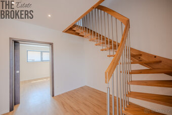 Prodej řadového rodinného domu 4+kk 126 m2, Mukařov, okres P - 11