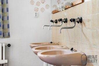 Prodej obrovské chalupy, bývalá podniková rekreačka - Desná  - 11