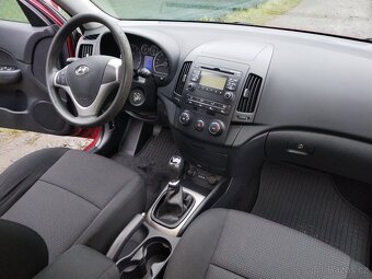 Hyundai i30 1.6 benzín 93KW-6KVALT,1MAJITEL, PO SERVISU, - 11