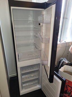 Prodám ledničku Indesit- černá - 11