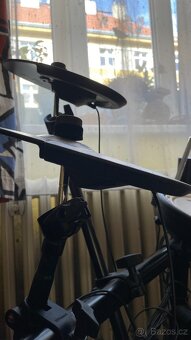 Roland - TD-1DMK - elektrické bicí + šlapák Pearl - 11