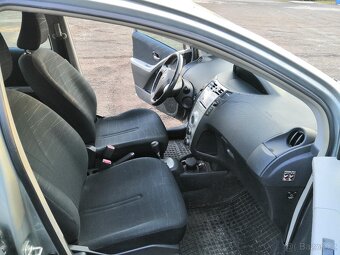 Toyota Yaris II automat - 11