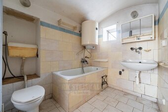 Prodej menšího RD do L s nádvořím, bez zahrady, nemovitost k - 11