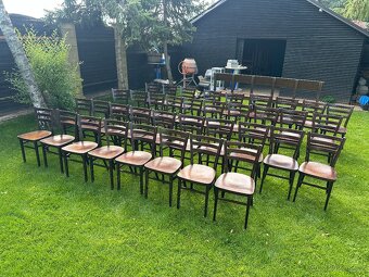 Židle TON, masivní stoly a lavice ze smrkového dřeva - 11