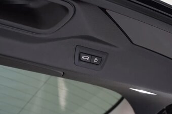 BMW X7, 40D,SOFTCLOSE,PANO,HUD,ČR,DPH - 11