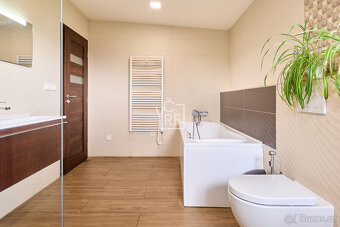 Prodej rodinného domu 5 + kk 214m² ve Stěžerách - 11