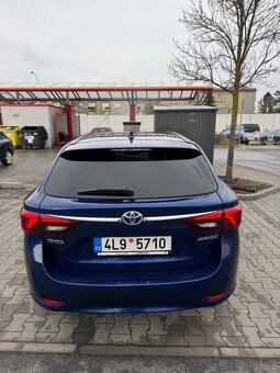 Avensis - 11