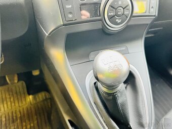 TOYOTA VERSO 1.6 D4D STYLE VYHŘEV SEDADEL - 11