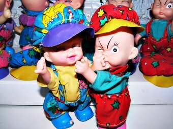 Retro sběratelské malé panenky šklebíci parta 7 rošťáků - 11