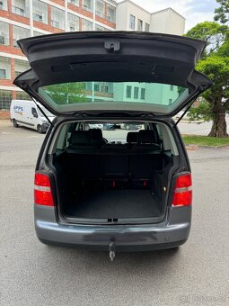 Volkswagen Touran 2.0 TDi - 11