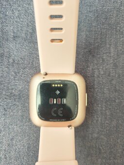 Fitbit Versa 2 (NFC) - rose gold - použité - 11