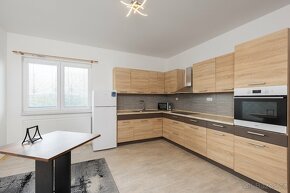 Vícegenerační rodinný bungalov 4kk + 2kk Pečky - 11