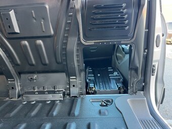 Transit Connect 1,5TDCi 88KW,6rychl. L2Jen 70000KM - 11