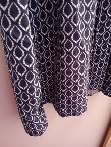 šaty modro-bílé s 3/4 rukávem - 11