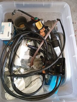 BMW r1100gs díly - 11