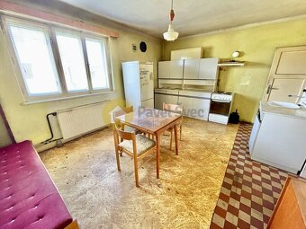 Prodej rodinného domu na pozemku 890 m2 v obci Radomyšl, okr - 11