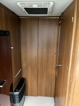 Hledám výměnu za vestavbu: Luxusní karavan Hymer Eriba Nova - 11