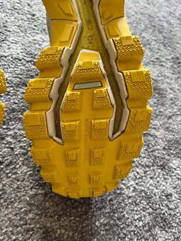 On Running, model Cloudventure WP, velikost 38,5 - 11