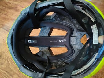 Prodám cyklistickou helmu Van Rysel Roadr 500 - 11
