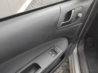 ŠKODA OCTAVIA 1.6i TOUR, ČR, KLIMA, TAŽNÉ - 11
