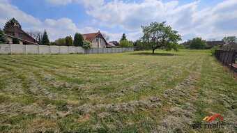 Krásný stavební pozemek v Doubravčicích, 1634 m2, veškeré sí - 11