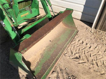 Traktor John Deere 790 - 11