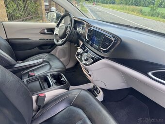 Chrysler Pacifica 3,6 RU Touring L 8 míst 2017 - 11