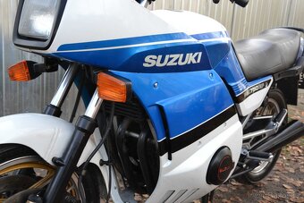 Suzuki GSX 750EF ( GR72A ) - 11