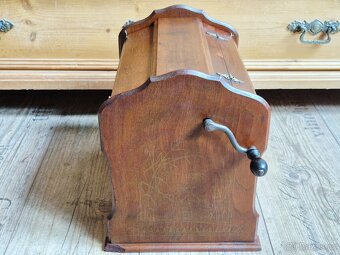 Starožitný hrací stroj, flašinet, The Mechanical Orguinette - 11