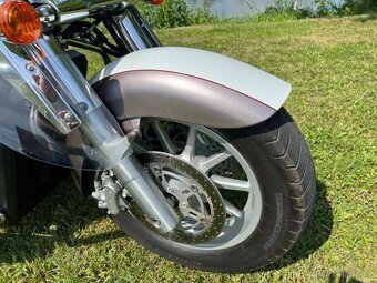 Suzuki Intruder C 1800 R - 11