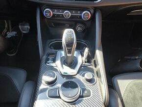 Alfa Romeo Giulia Veloce Ti - 11