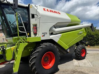 Sklízecí mlátička Claas Tucano 450, žací lišta V660, 2400 / - 11
