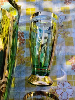 Zelený skleněný džbán a 5 skleniček - 11