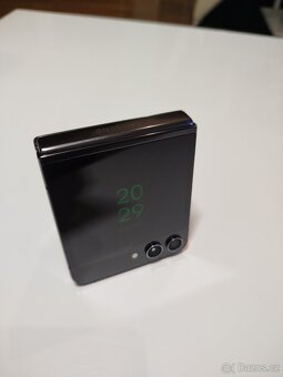 Samsung Z Flip 5  8/256Gb - 11