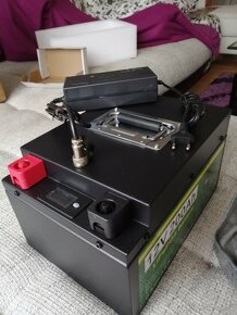 Baterie LiFePO4 - 12V 200Ah s BMS+ nabíječka - 11