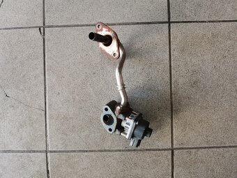 Startér + díly z motoru Suzuki-Subaru - 11