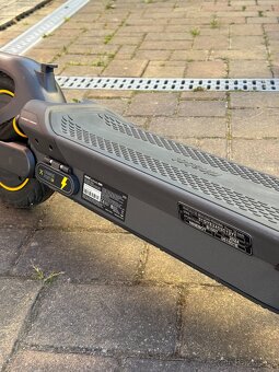 Ninebot KickScooter MAX G2 E by Segway - 11
