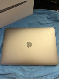 MacBook Air 13” (2020) – Intel Core i5, 8GB RAM, 256GB SSD - 11