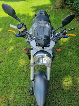 Cagiva raptor 650 - 11