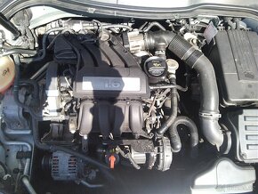 VW PASSAT COMBI 1.6 benzin 75 kW "GARÁŽOVANÉ VOZIDLO" - 11