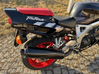 Honda CBR 900 RR - 11