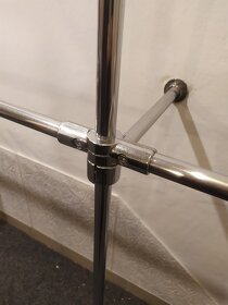 Prodám zařízení z obchodu s oděvy (stojany, štendry, světla) - 11