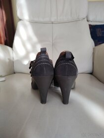 Kotníčkové boty na vnitřní platformě - 11