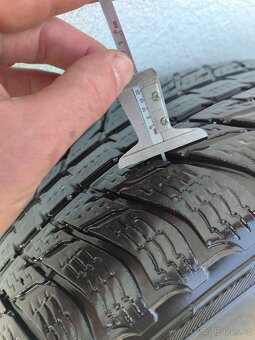 Pneu Mercedes Benz V 235/55R 17 - 11