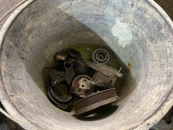 Motor BKD 2.0 TDI 103kW - blok, sání, EGR - 11