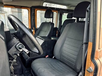 Land Rover Defender 110 2.4 SW SE - 11