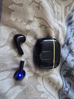 Bluetooth bezdrátová sluchátka nabíjecí pouzdro - 11