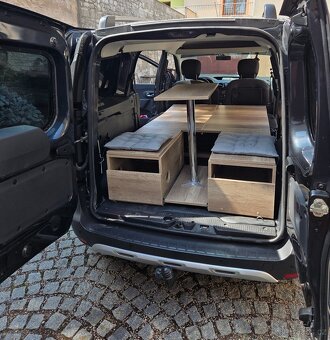 Kempovaci box pick up MPV vestavba obytná camp - 11